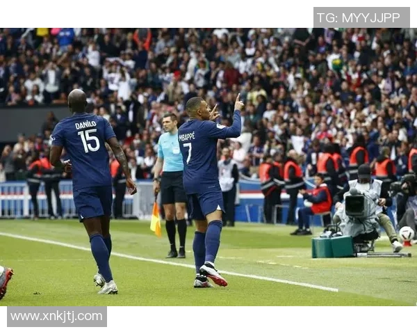 世界杯精彩对决巴黎圣日耳曼逆转那不勒斯引发全场热潮数据分析揭秘