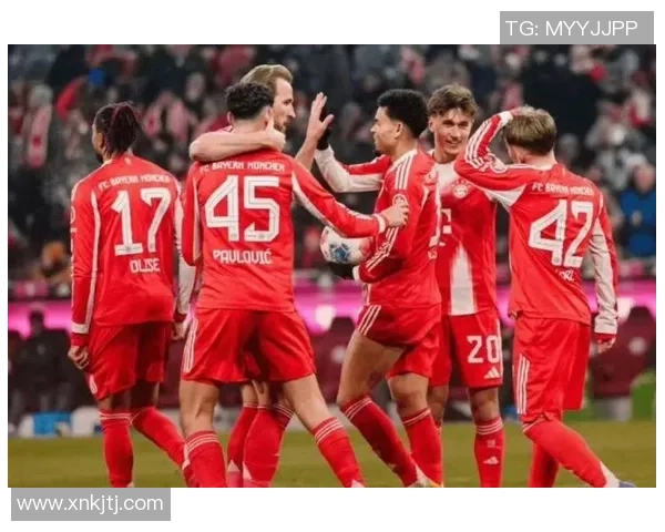 足总杯大战：拜仁狂胜曼联五球赛场瞬间引发热烈反响