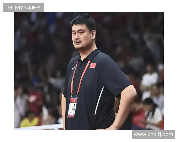 姚明亲自倒酒展现豪爽风范引发球迷热议与感动