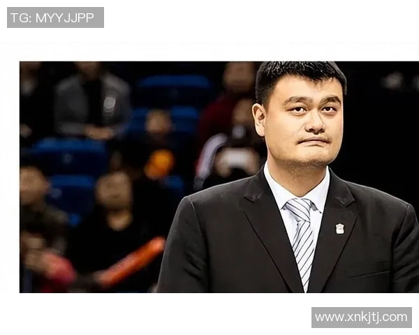 姚明在篮球生涯中经历的悲伤瞬间与情感表达的深刻反思