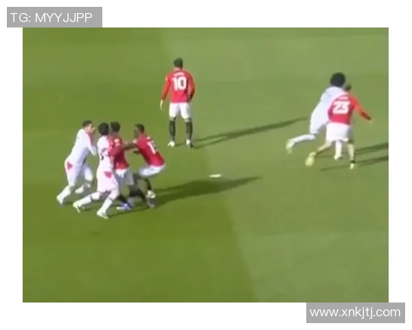 世界杯历史冷门里昂大胜曼联引爆全场激情瞬间